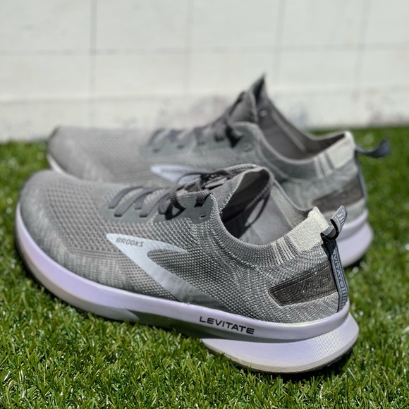BROOKS Levitate 4 Running shoes Sz  8.5 - Picture 9 of 16